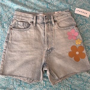 PacSun 90s Girlfriend Denim Shorts, SIZE 23, BRAND NEW WITH TAGS, NEVER WORN